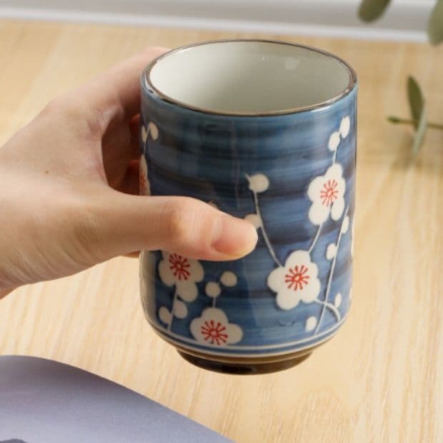 茶碗 和柄絵付け梅鶴文様湯呑み