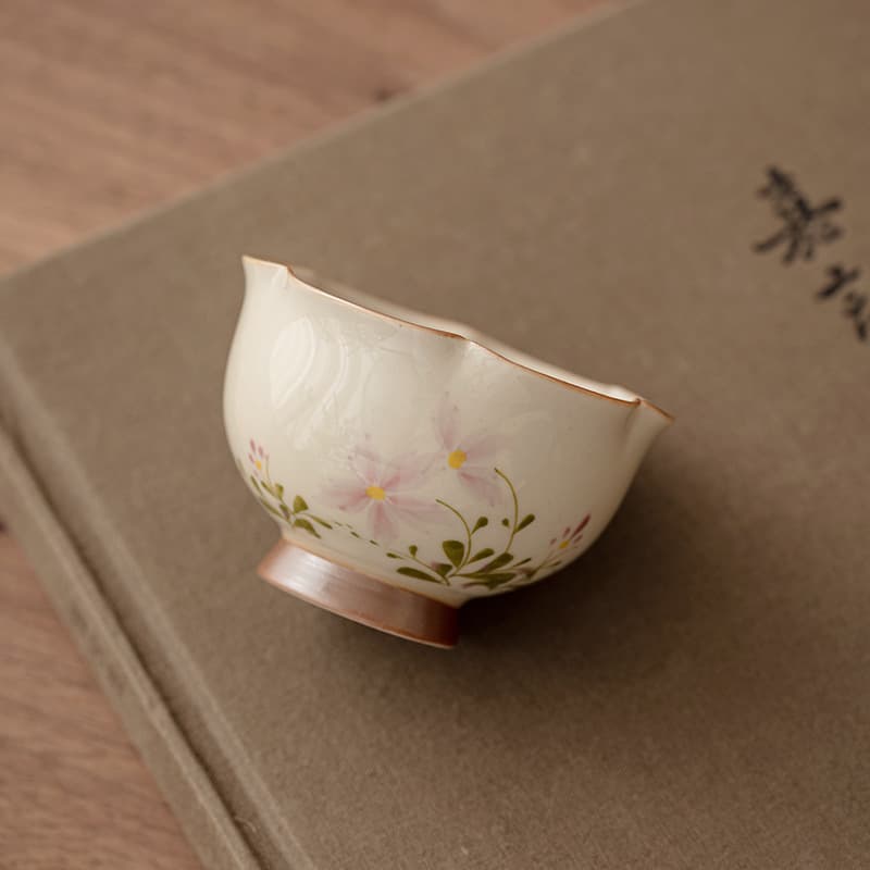 茶碗 野花柄手描き片口湯呑み茶碗
