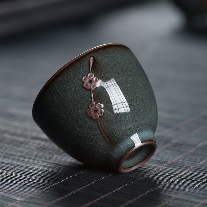 茶碗 梅花紋様陶器湯呑み茶碗