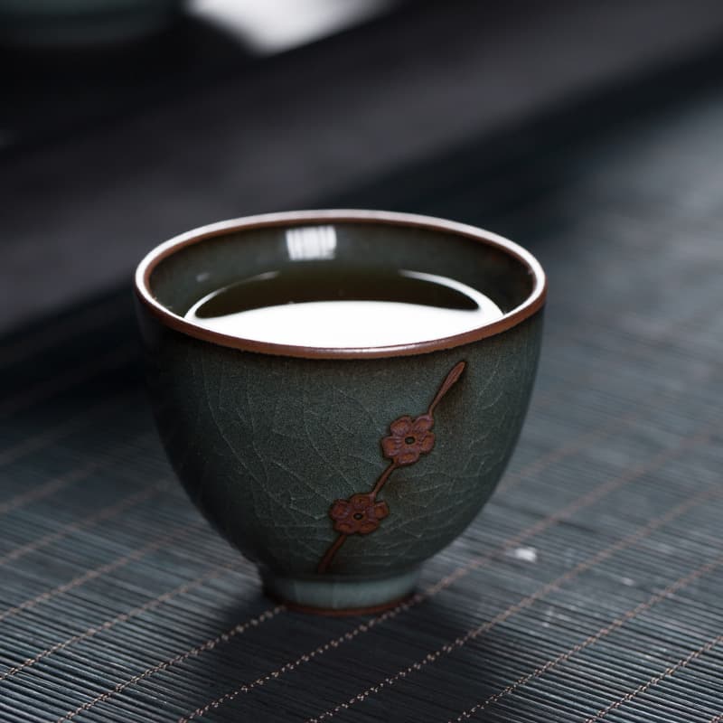 茶碗 梅花紋様陶器湯呑み茶碗
