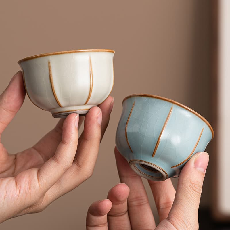 茶碗 縦筋模様の貫入釉薬湯呑み茶碗