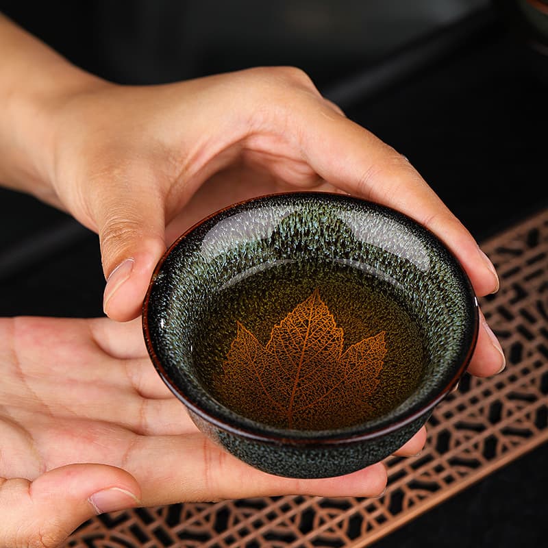 茶碗 木の葉模様が美しい油滴天目湯呑み茶碗