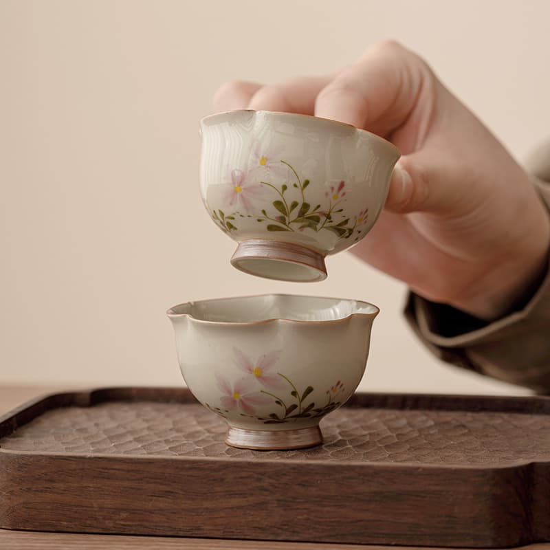 茶碗 野花柄手描き片口湯呑み茶碗