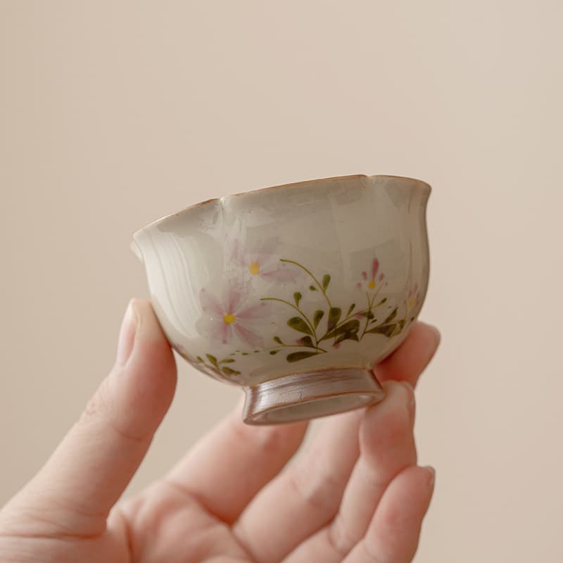 茶碗 野花柄手描き片口湯呑み茶碗